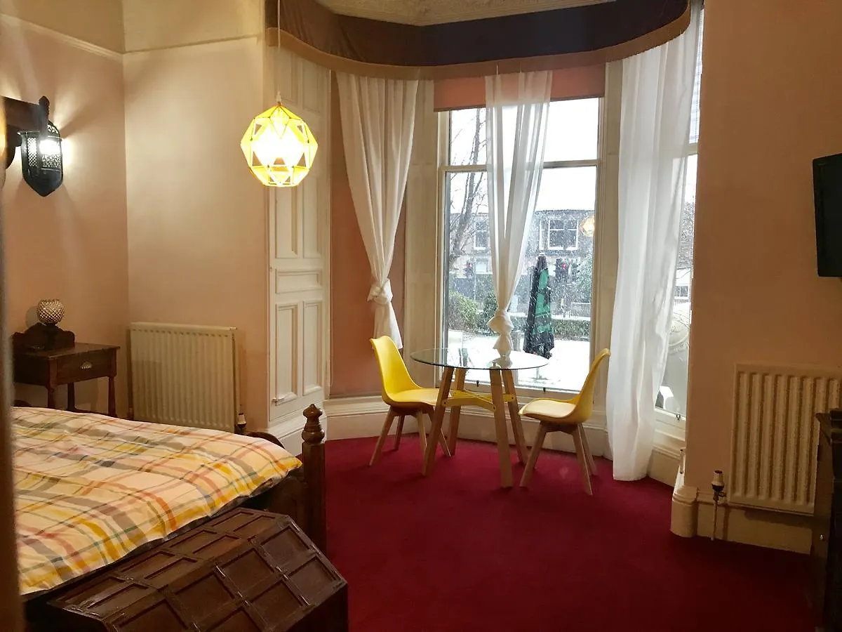 Iholiday Hotel Edinburgh 3*,